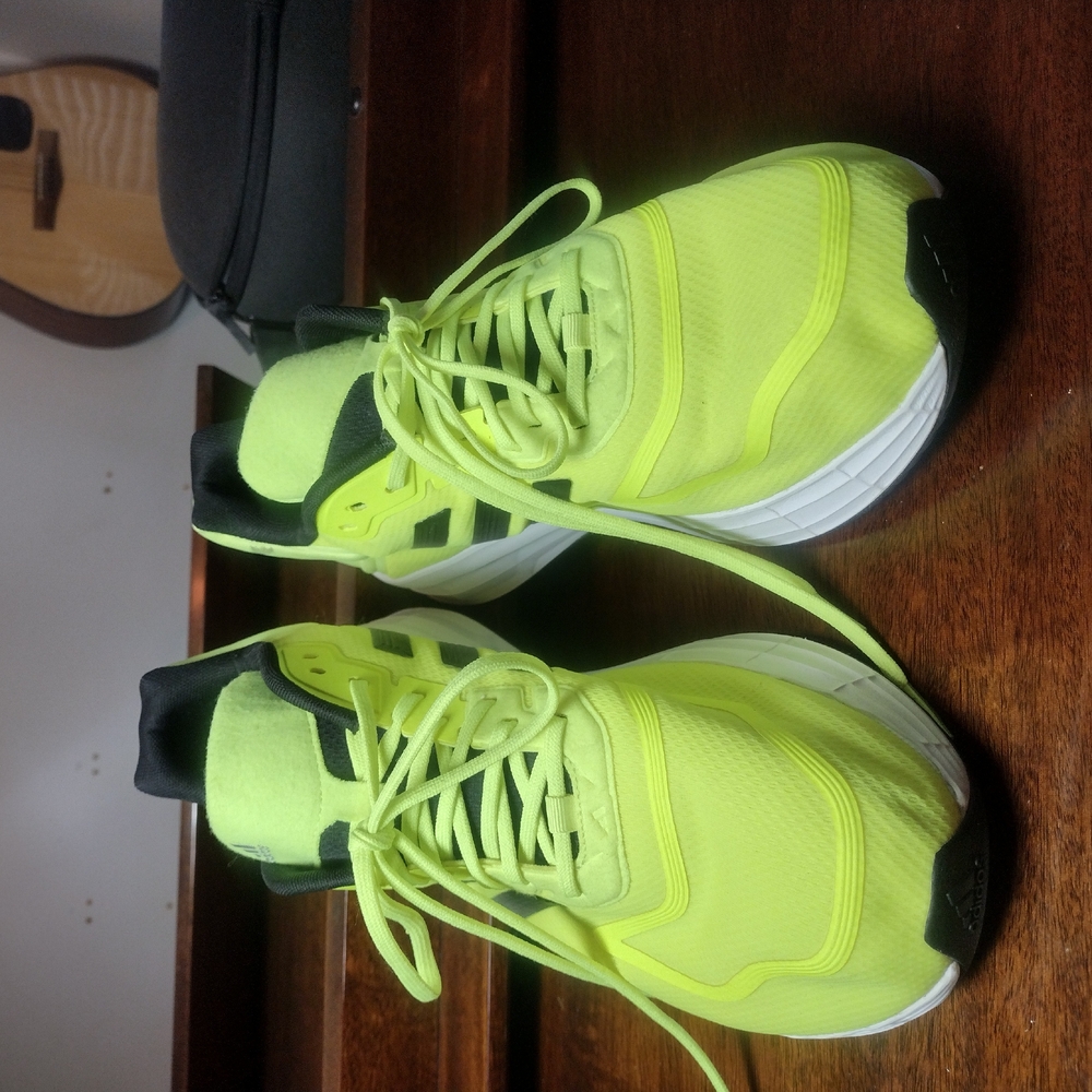 Adidas Lightmotion Yellow and Black Athletic Shoes Modern Comfort